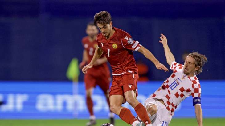 Edgar Sevikyan face à Modric